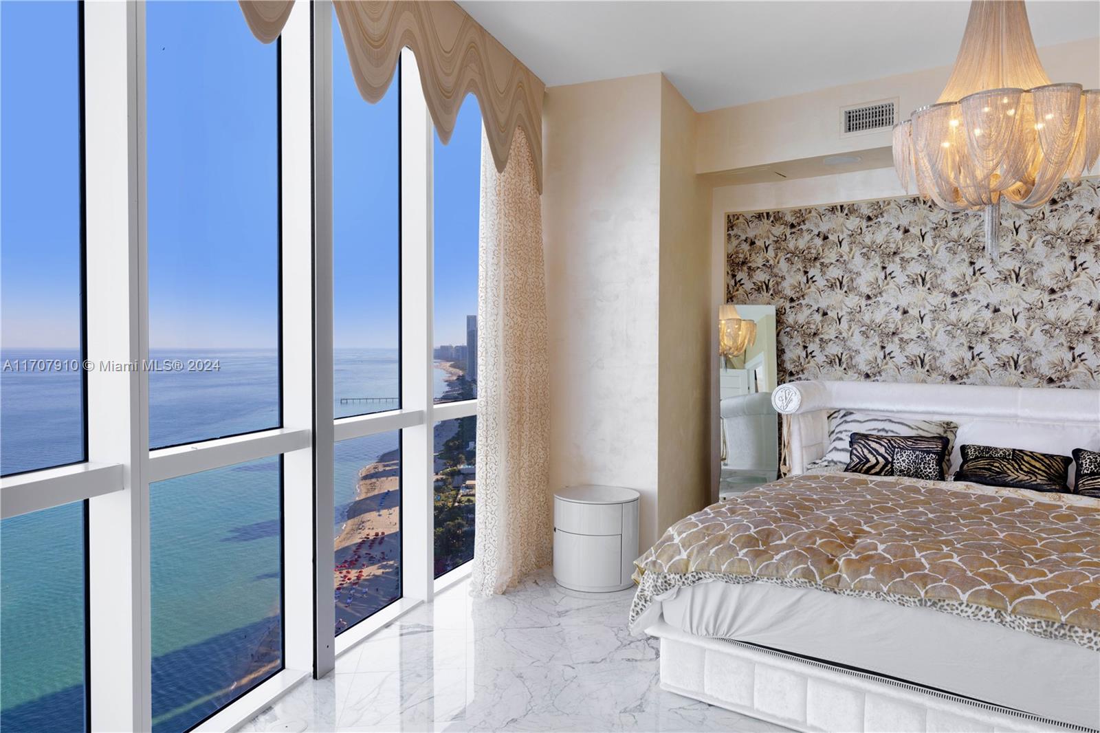 Apartamento à Venda em Sunny Isles Beach, FL