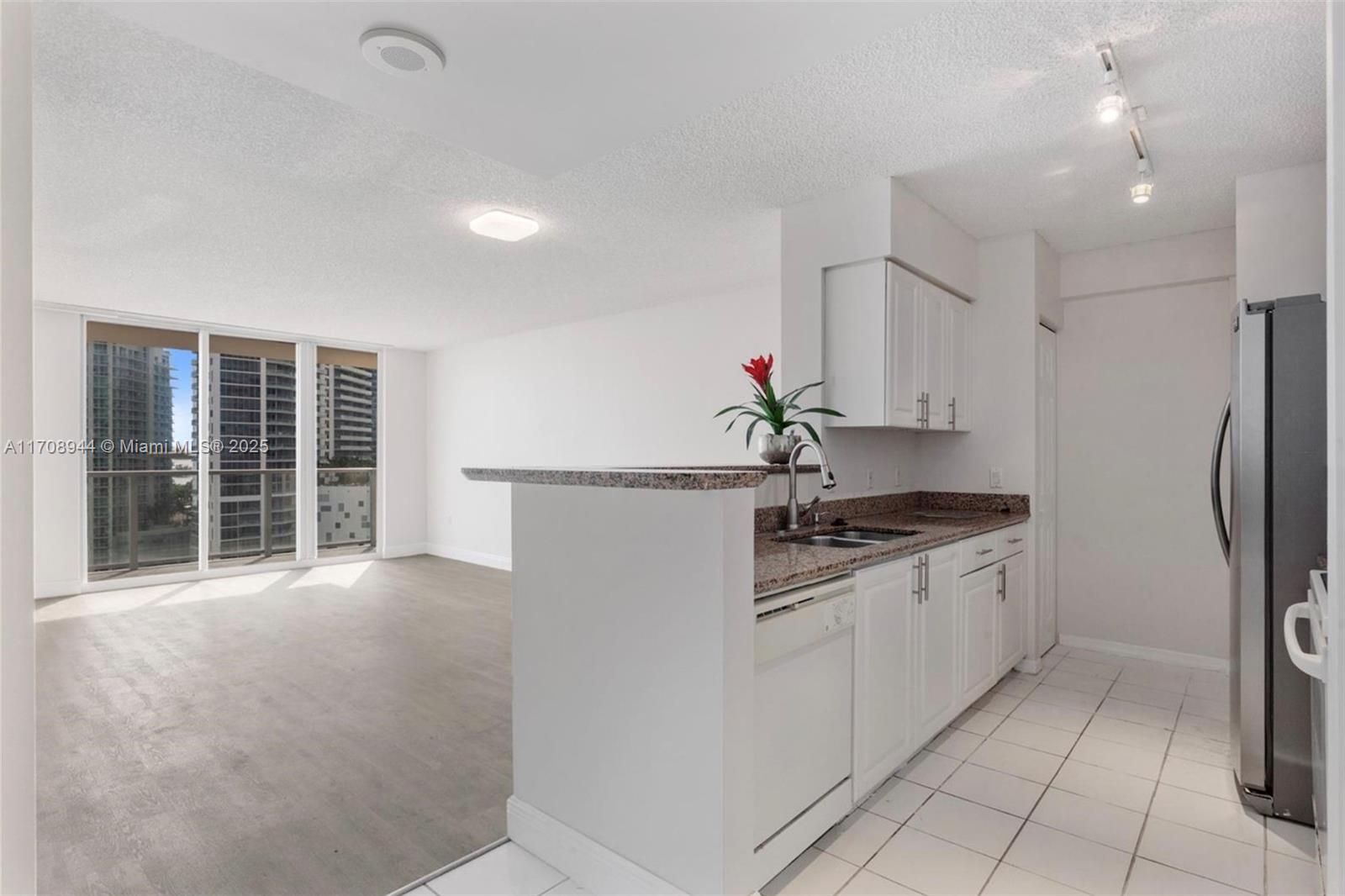 1155 Brickell Bay Dr #1705, Miami FL 33131