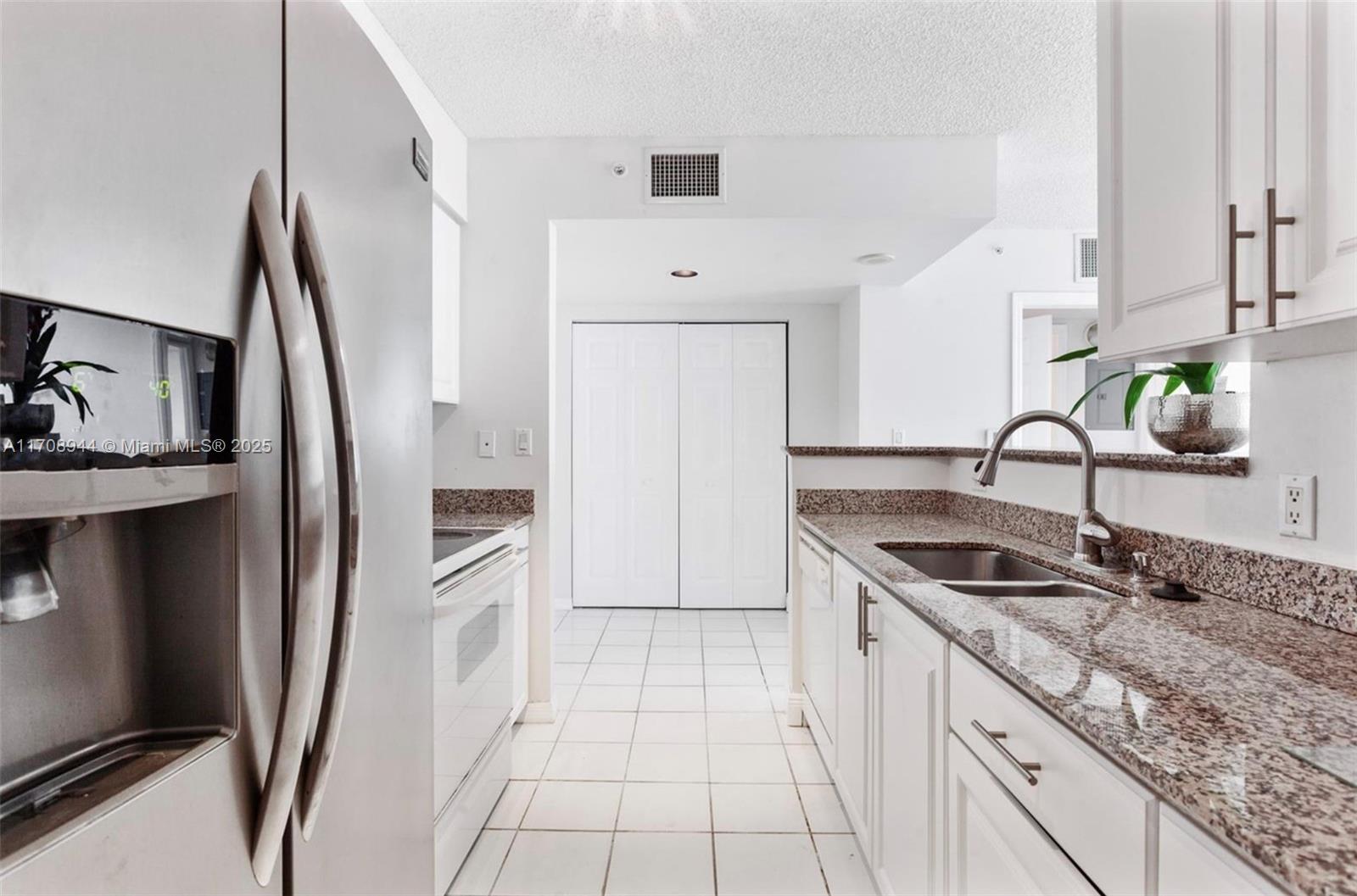 1155 Brickell Bay Dr #1705, Miami FL 33131