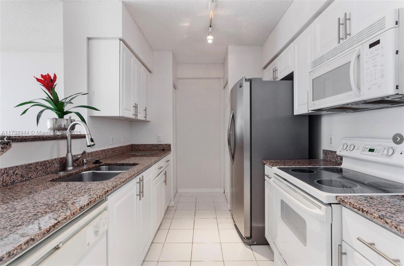 1155 Brickell Bay Dr #1705, Miami FL 33131