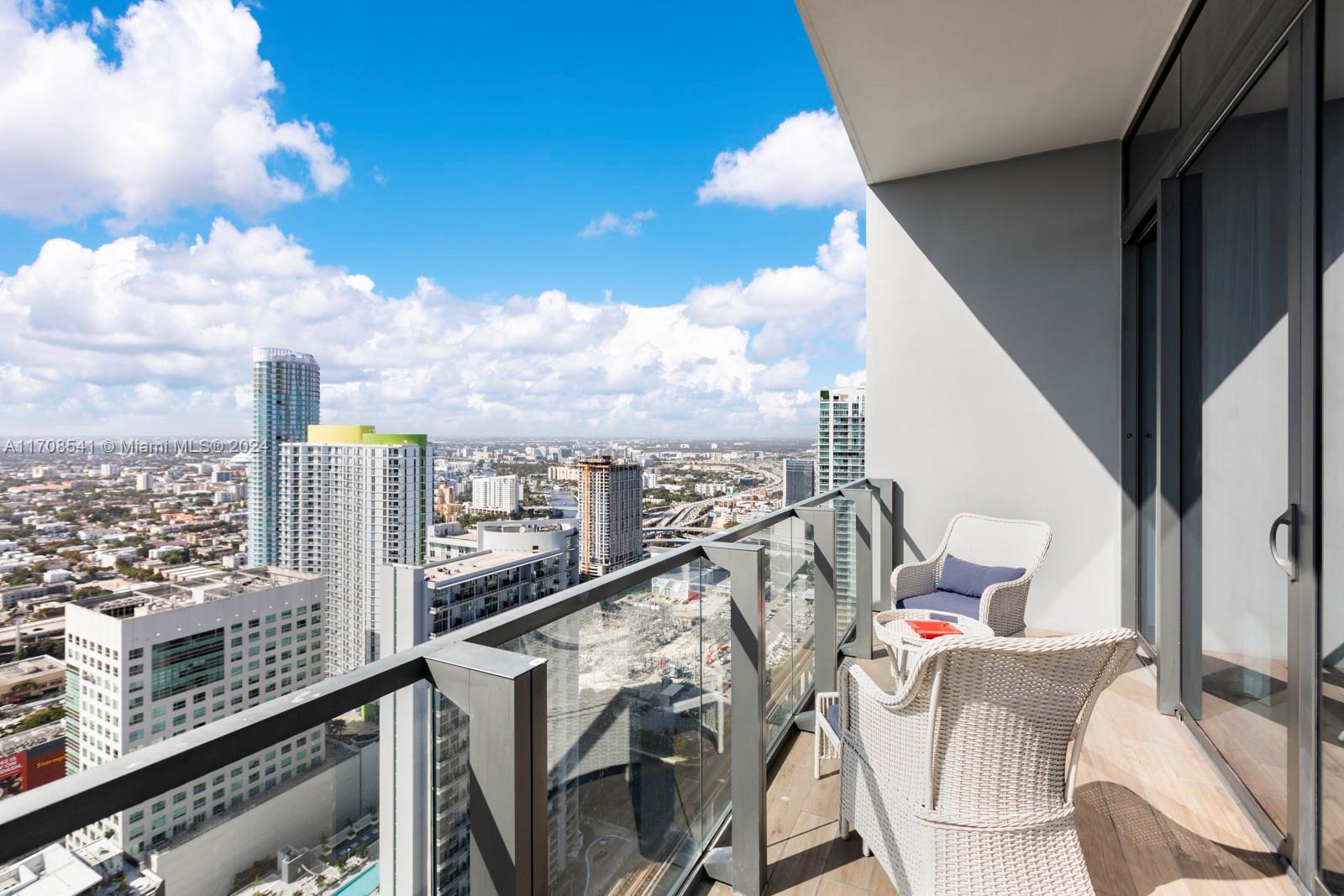 88 SW 7th St #4106, Miami FL 33130