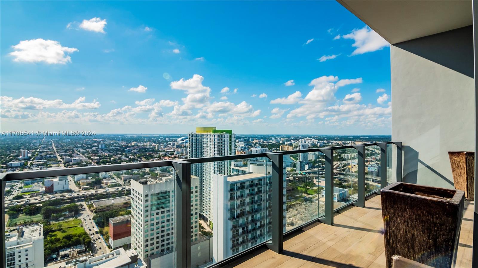 88 SW 7th St #4106, Miami FL 33130