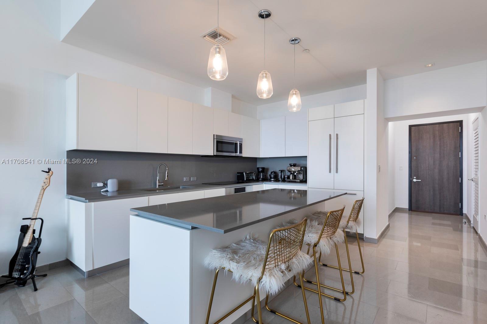 88 SW 7th St #4106, Miami FL 33130