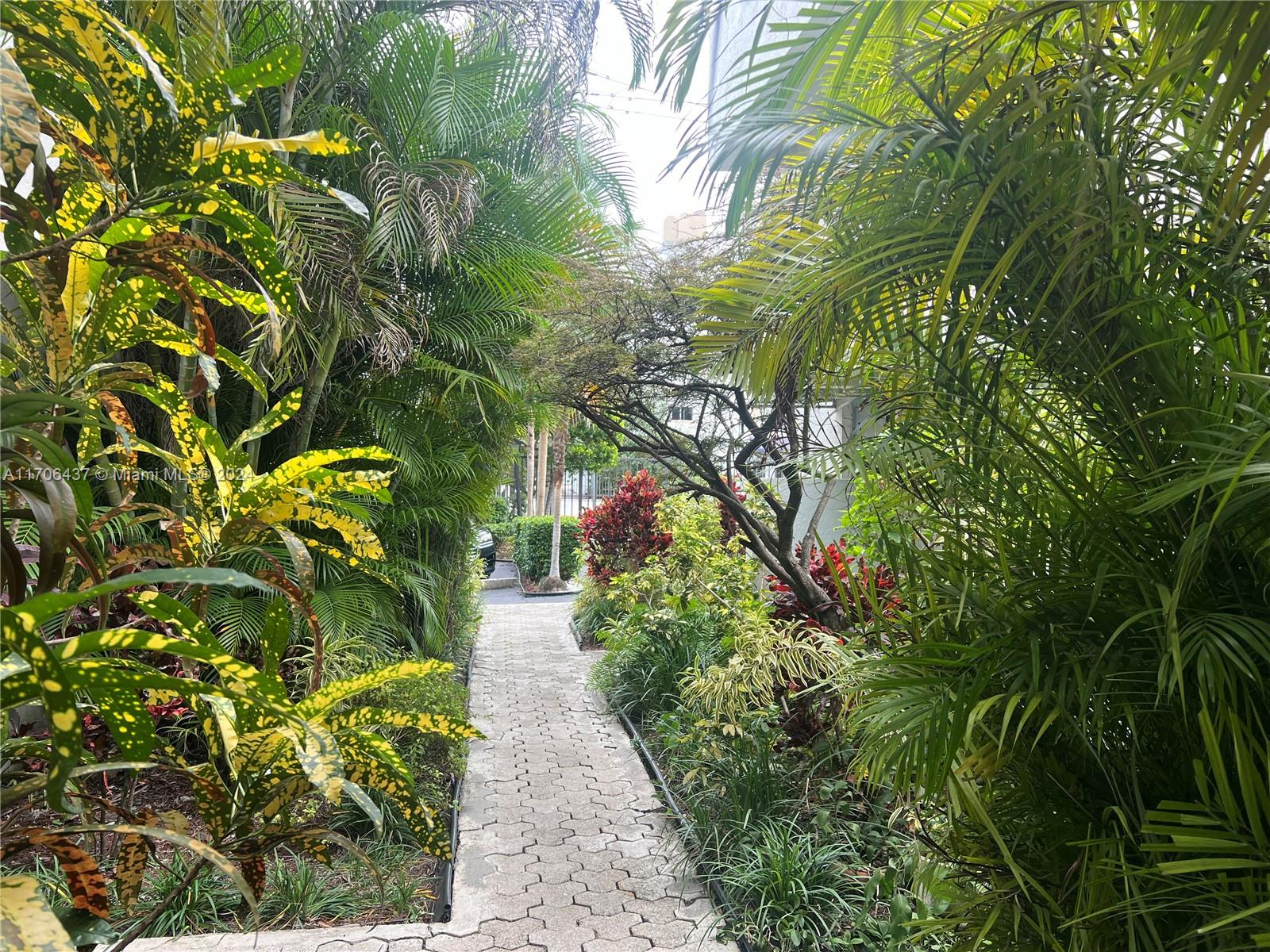 3042 27 AV Unit 8, Miami, Florida 33133