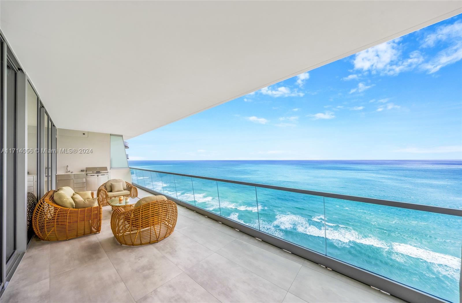 Apartamento à Venda em Sunny Isles Beach, FL