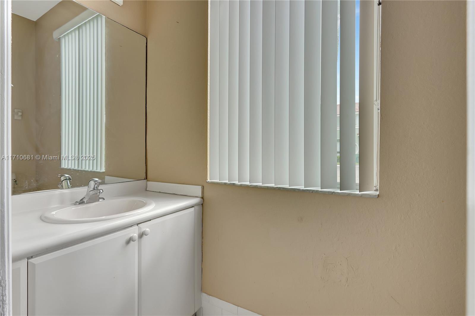 2874 SE 15th Rd 52