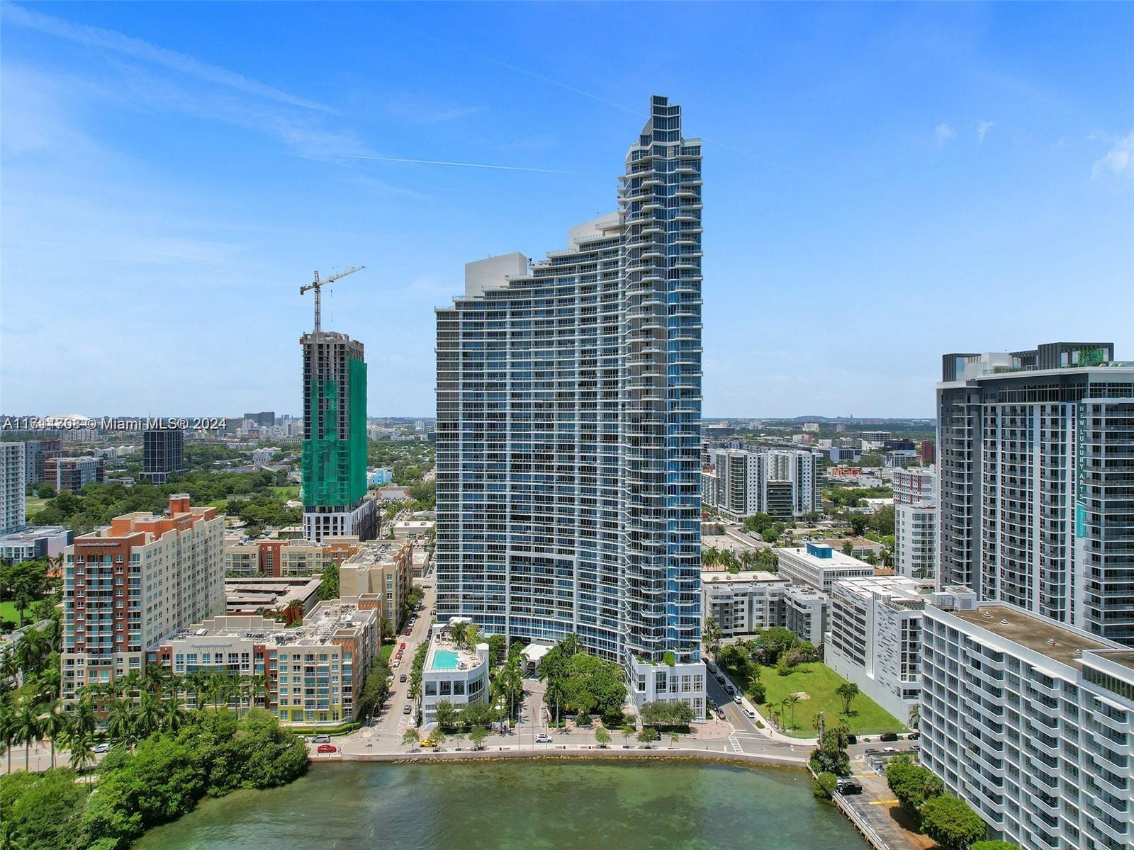 Apartamento à Venda em Miami, FL