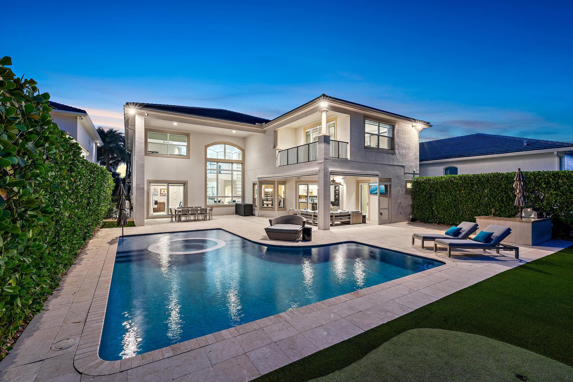 Image to showcase the property located at 1727 W Hemingway Drive