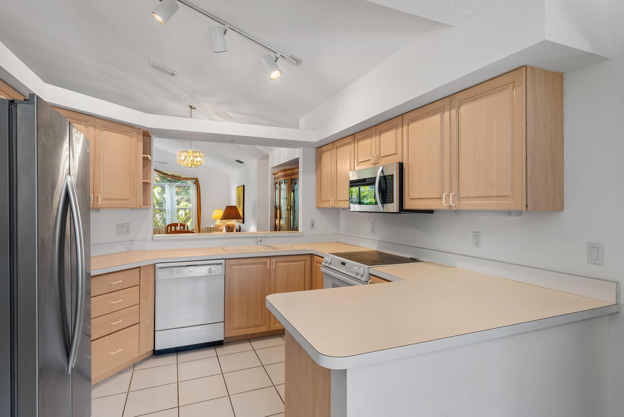 Photo 5 of home located at 3120 Contego Lane, Riviera Beach FL