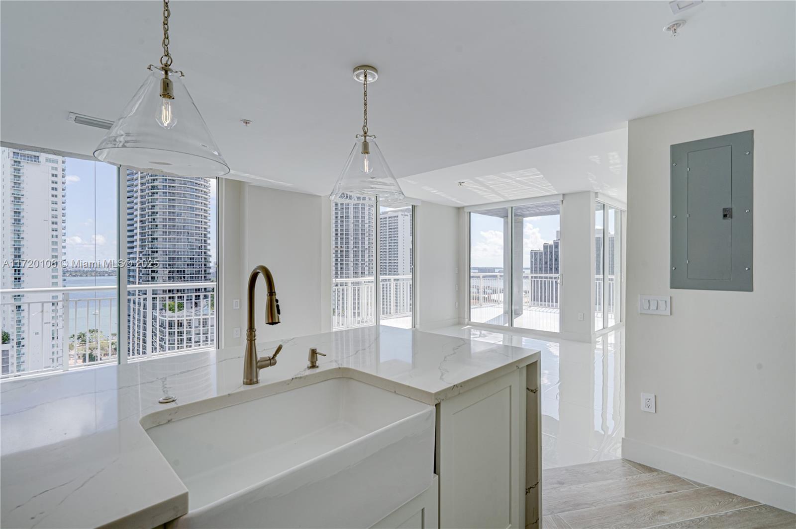 Apartamento para Alugar em Miami, FL
