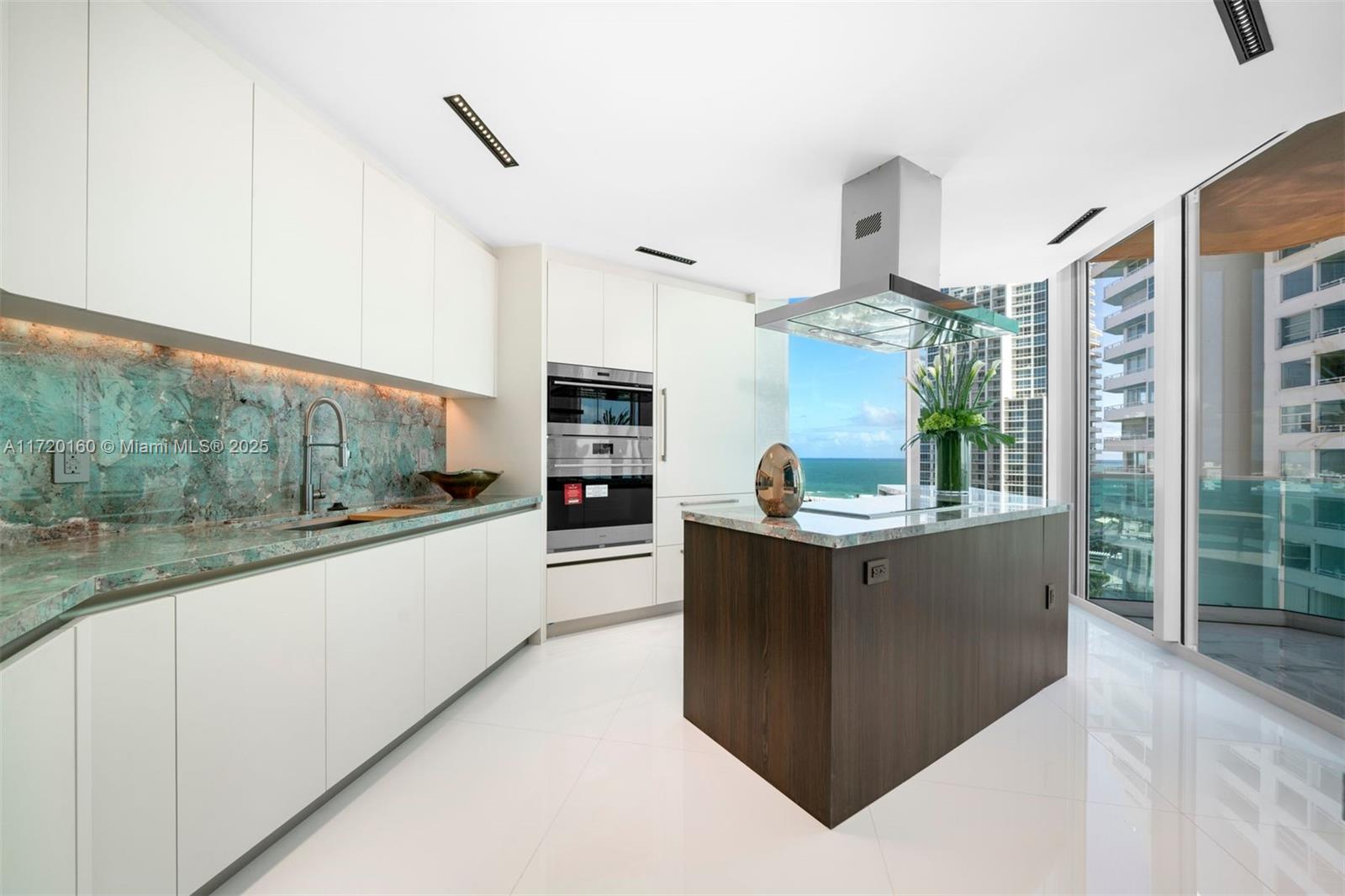 300 S Pointe Dr #1501, Miami Beach FL 33139