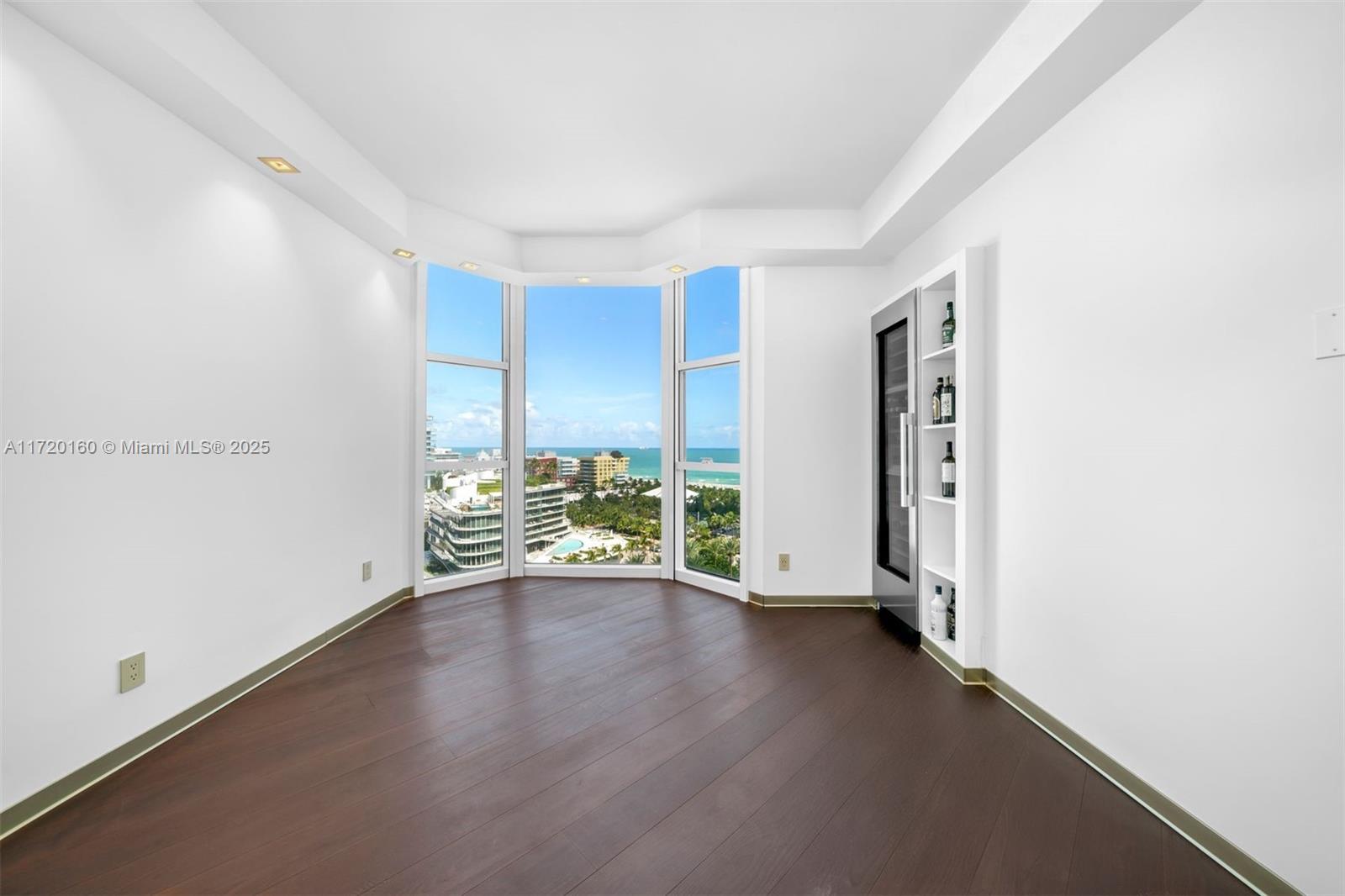 300 S Pointe Dr #1501, Miami Beach FL 33139