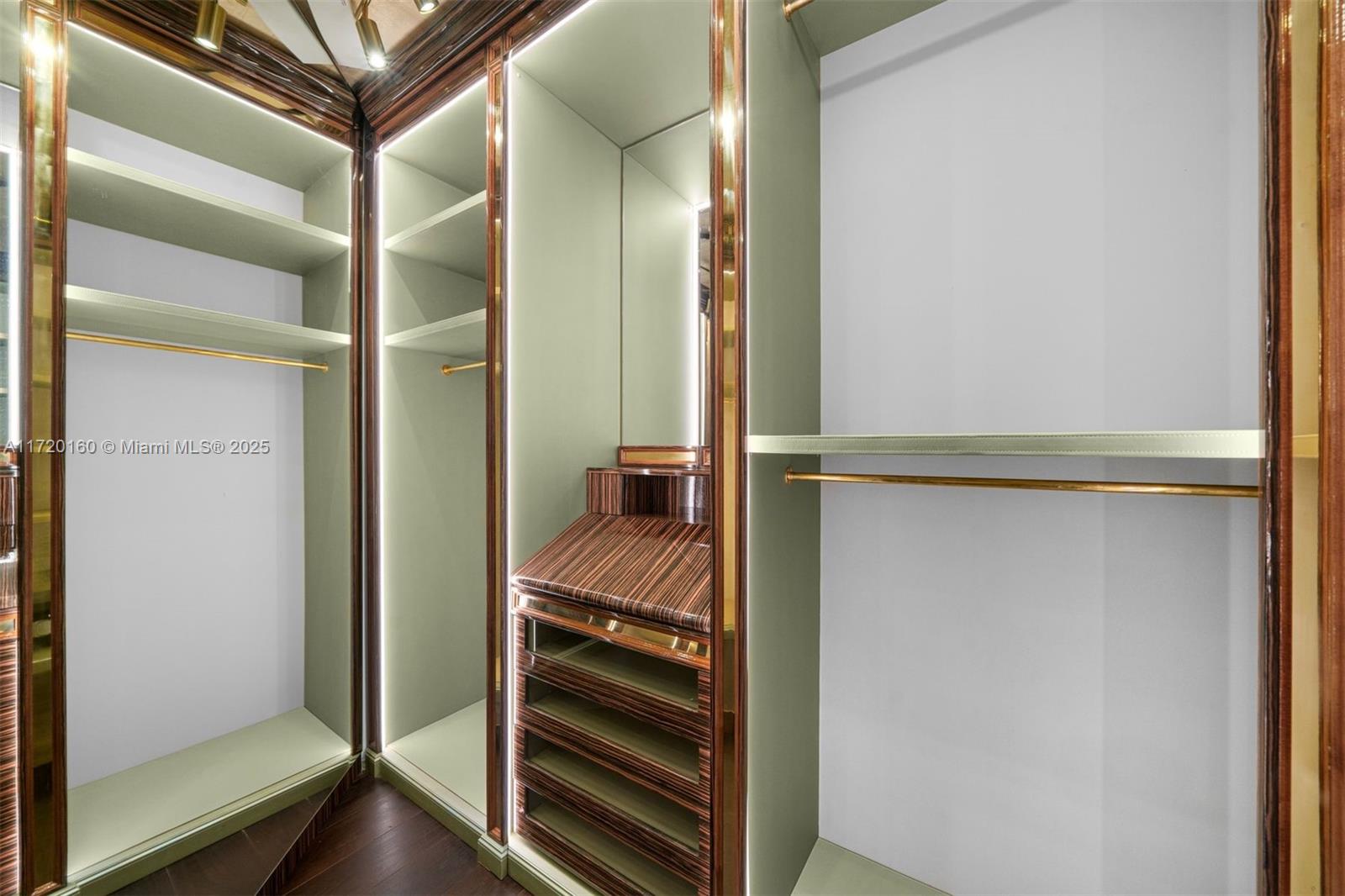 300 S Pointe Dr #1501, Miami Beach FL 33139
