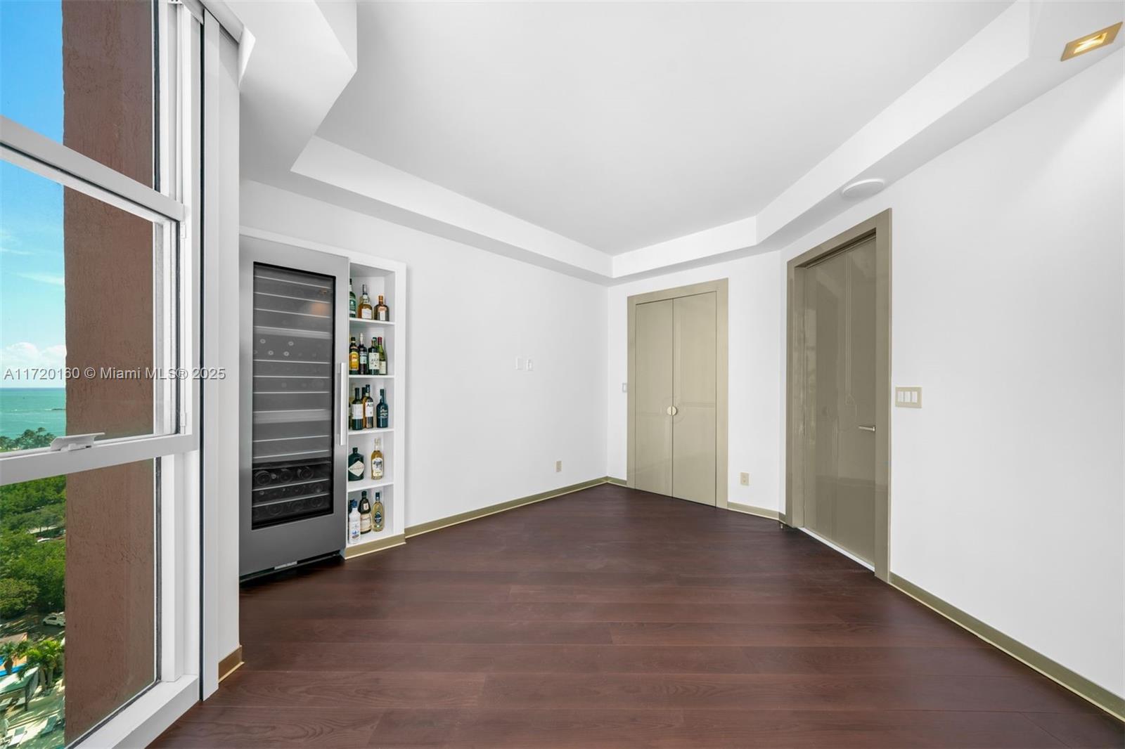 300 S Pointe Dr #1501, Miami Beach FL 33139
