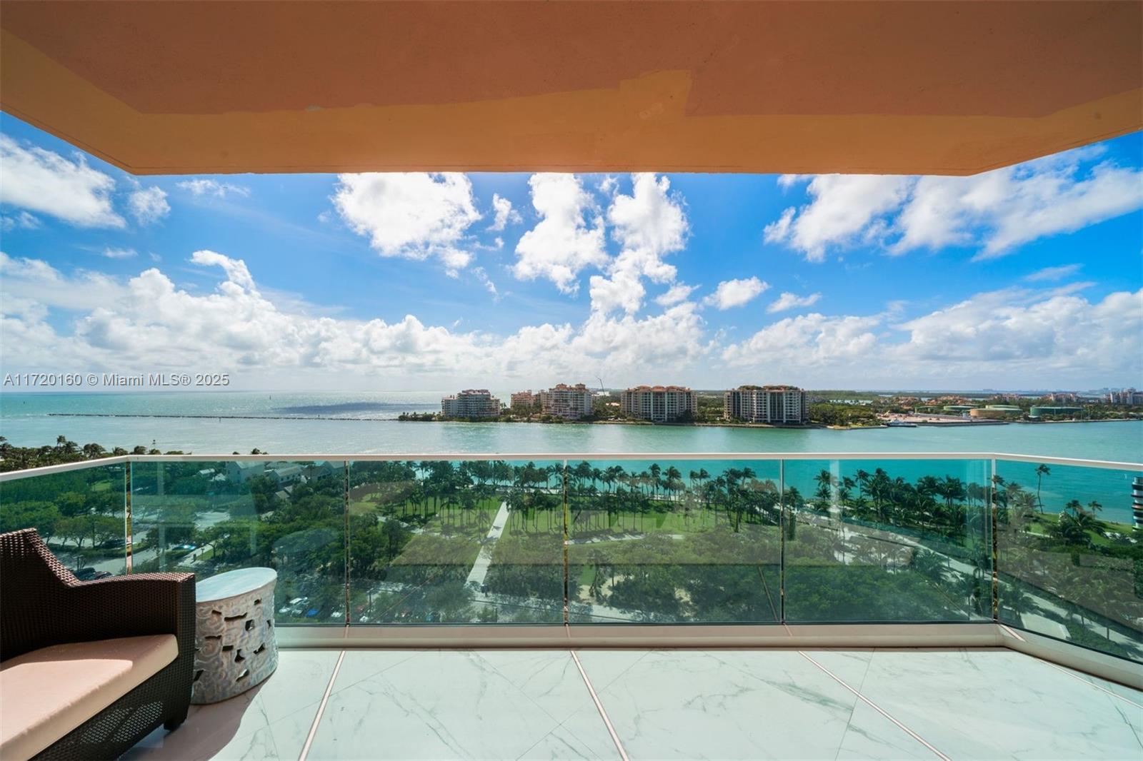 300 S Pointe Dr #1501, Miami Beach FL 33139