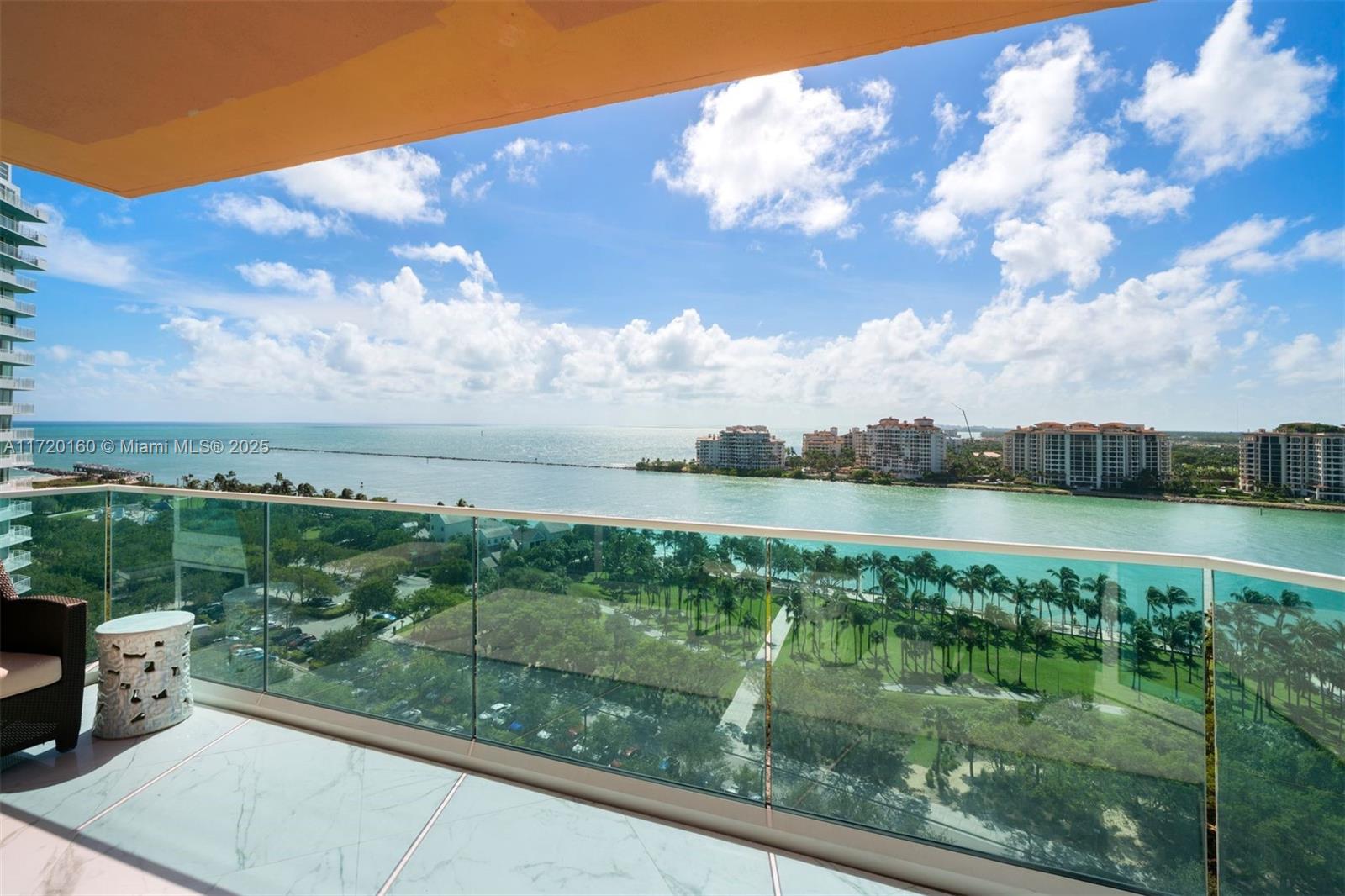 300 S Pointe Dr #1501, Miami Beach FL 33139
