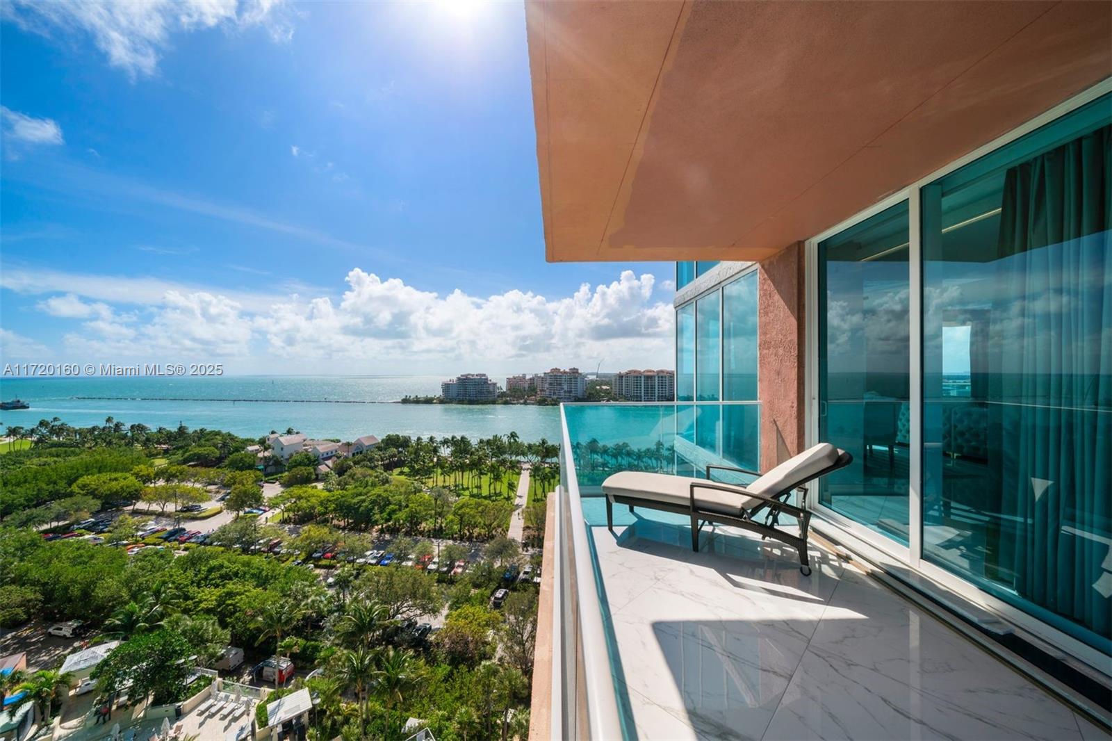 300 S Pointe Dr #1501, Miami Beach FL 33139
