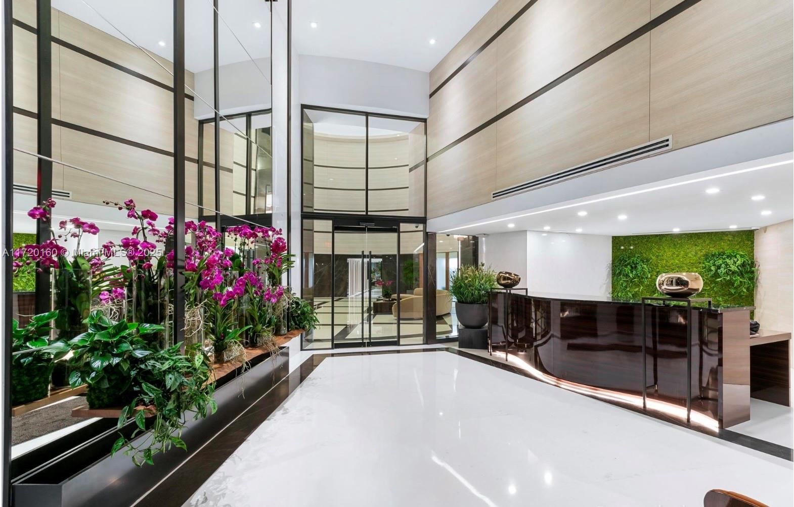 300 S Pointe Dr #1501, Miami Beach FL 33139