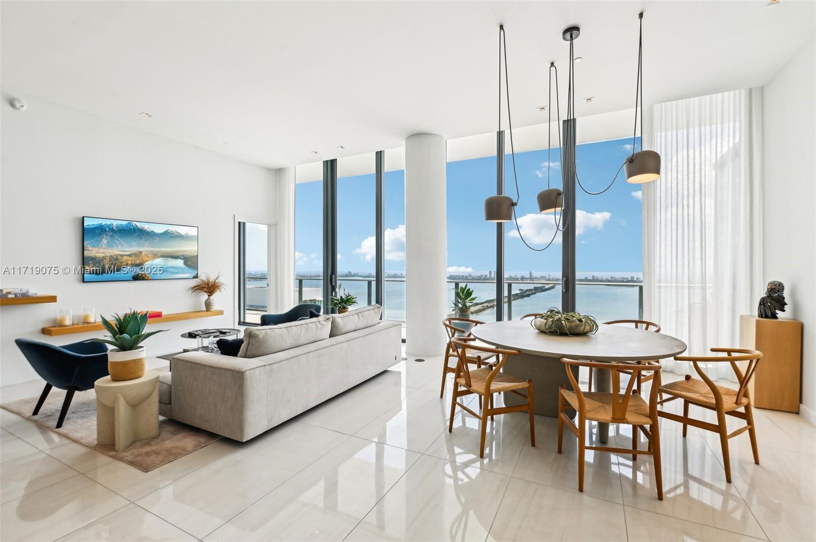 Condo for Sale in Miami, FL