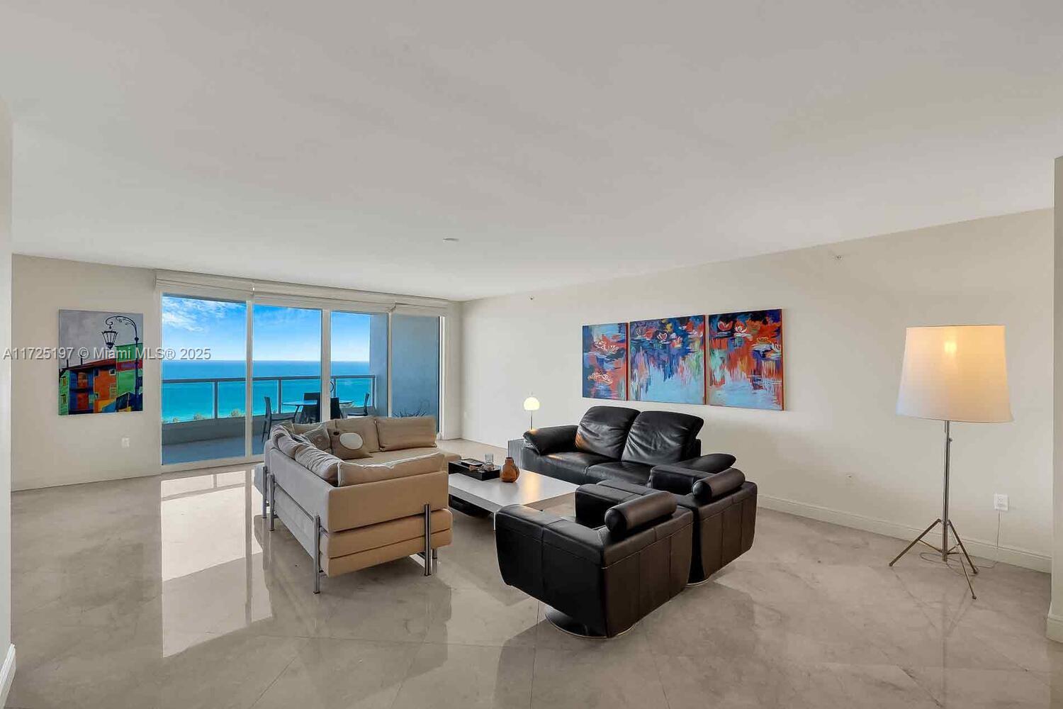 Apartamento à Venda em Aventura, FL