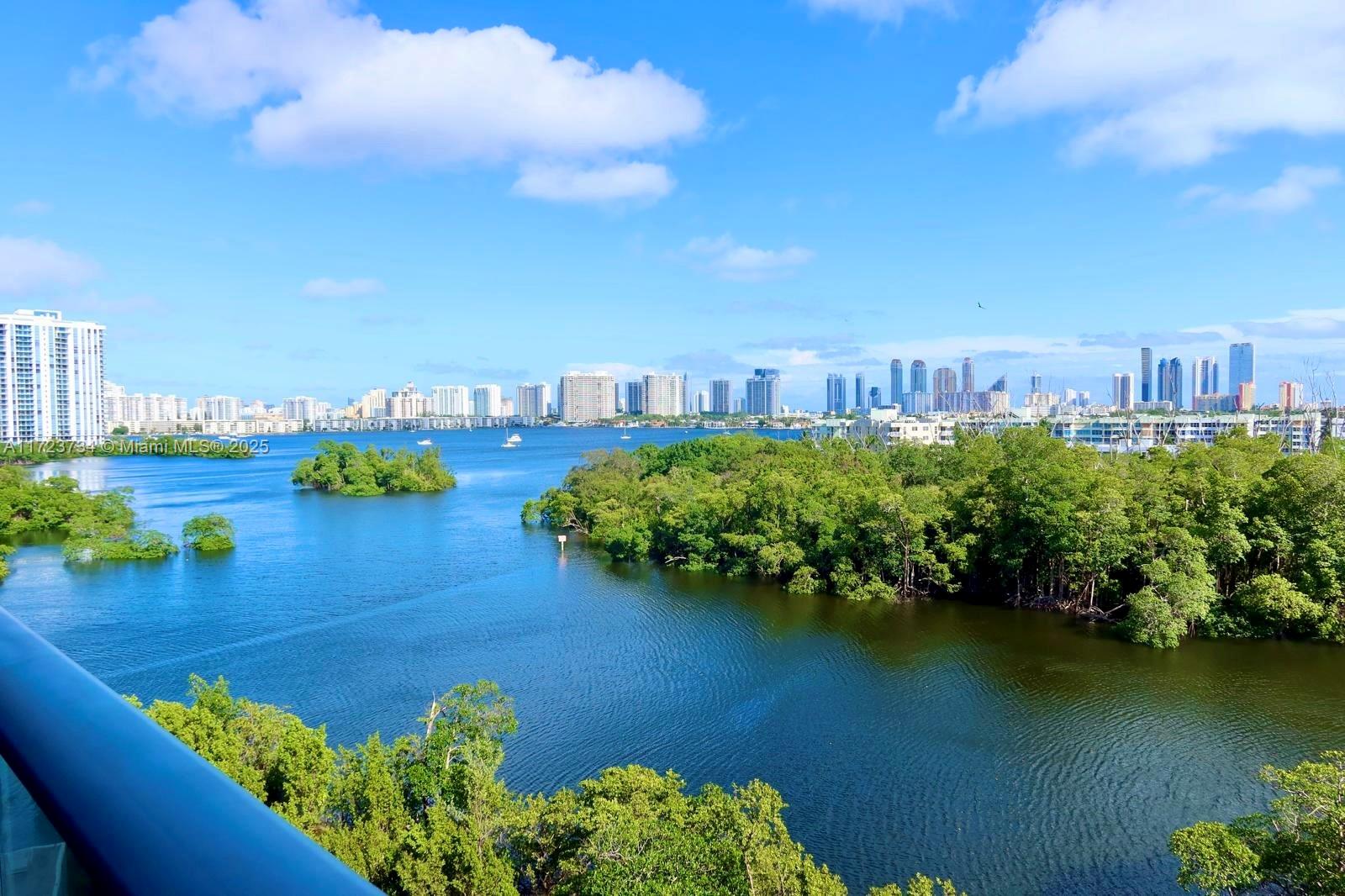 Apartamento à Venda em North Miami Beach, FL