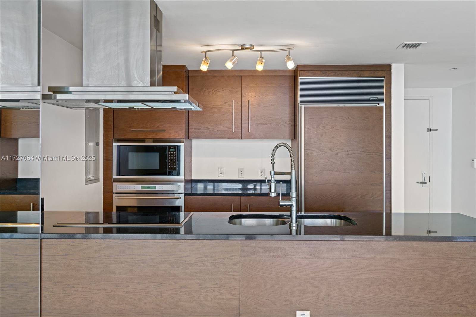 495 BRICKELL AVE #2003, Miami FL 33131