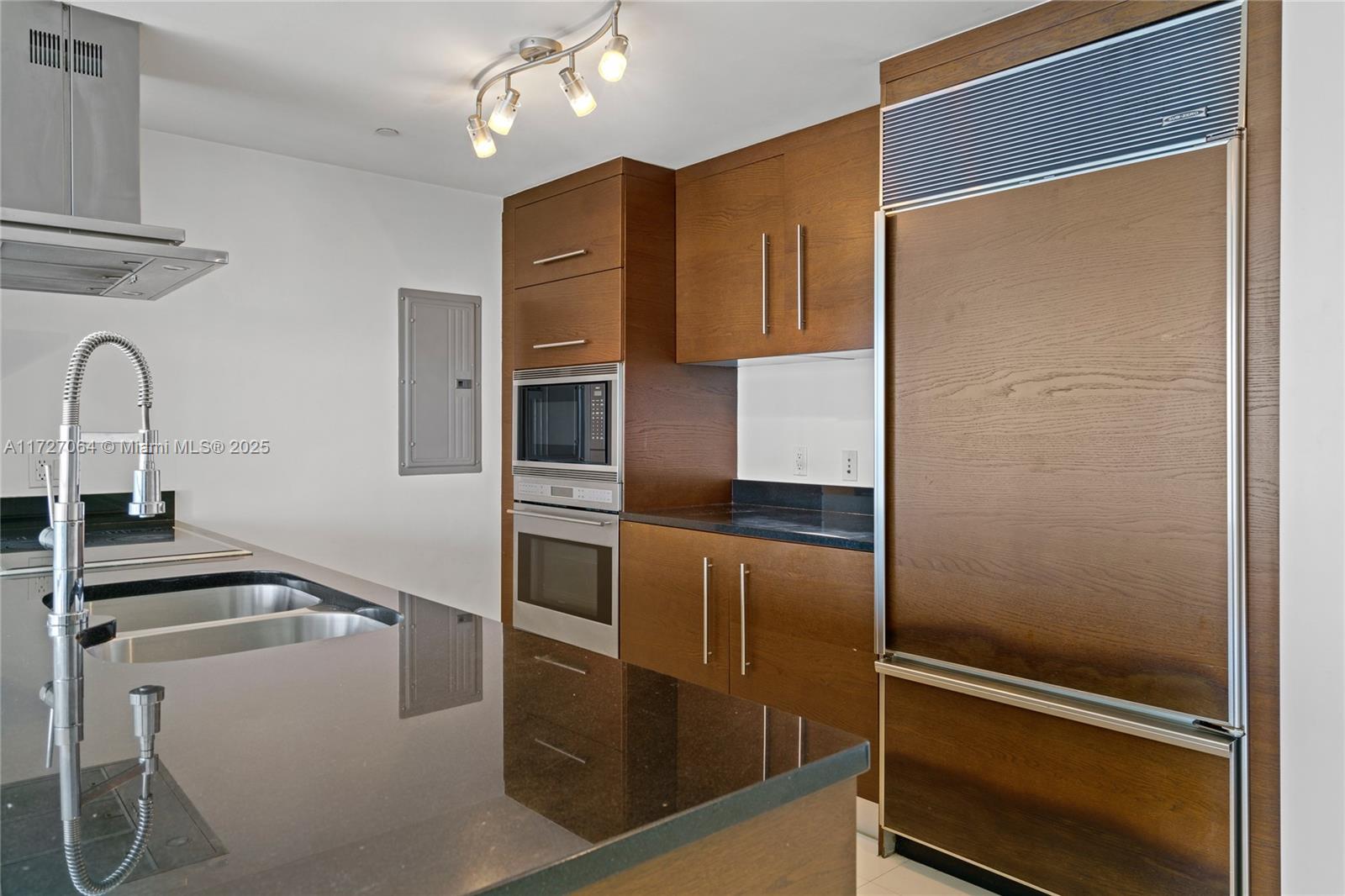 495 BRICKELL AVE #2003, Miami FL 33131