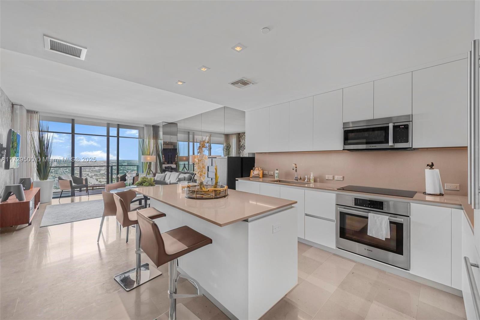88 SW 7th St #3806, Miami FL 33130