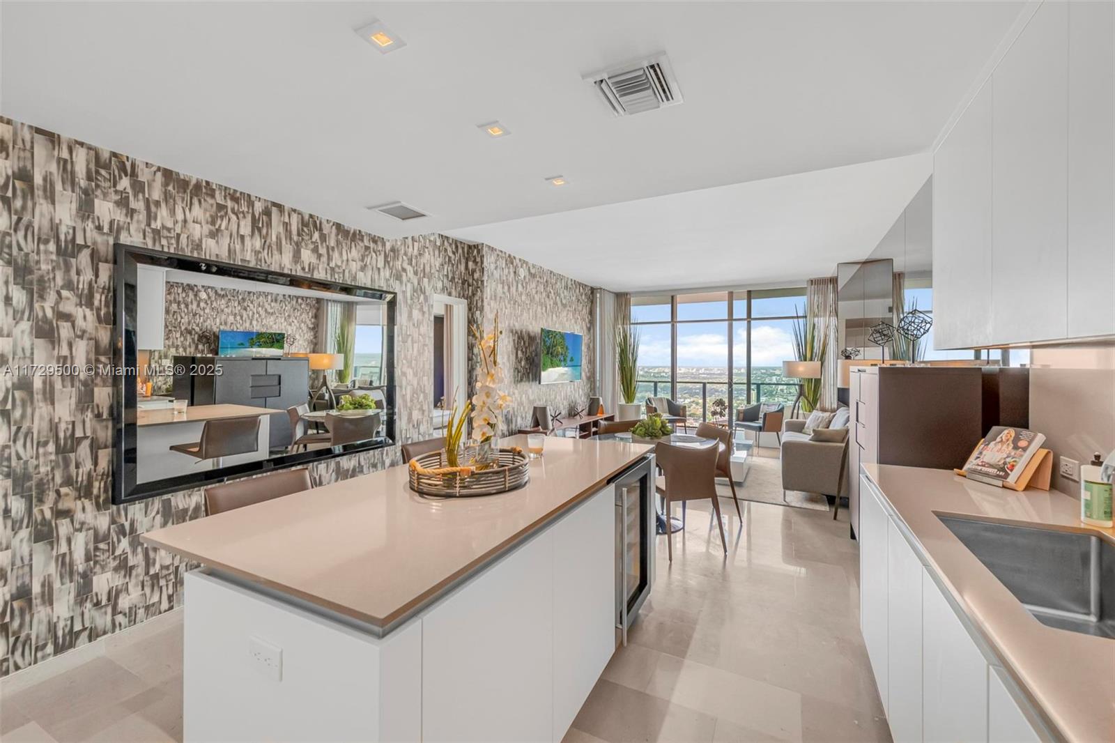 88 SW 7th St #3806, Miami FL 33130