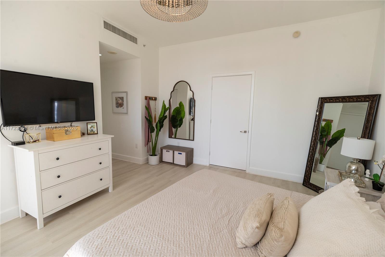 901 Brickell Key Blvd #3301, Miami FL 33131