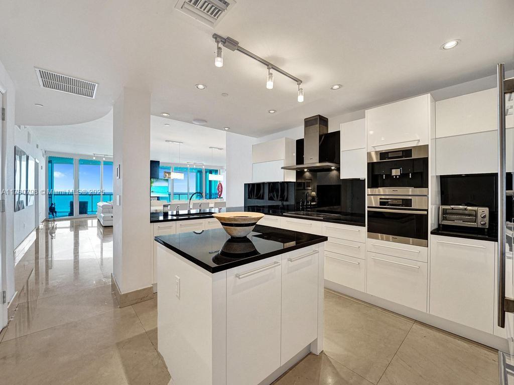 Condo for Sale in Sunny Isles Beach, FL