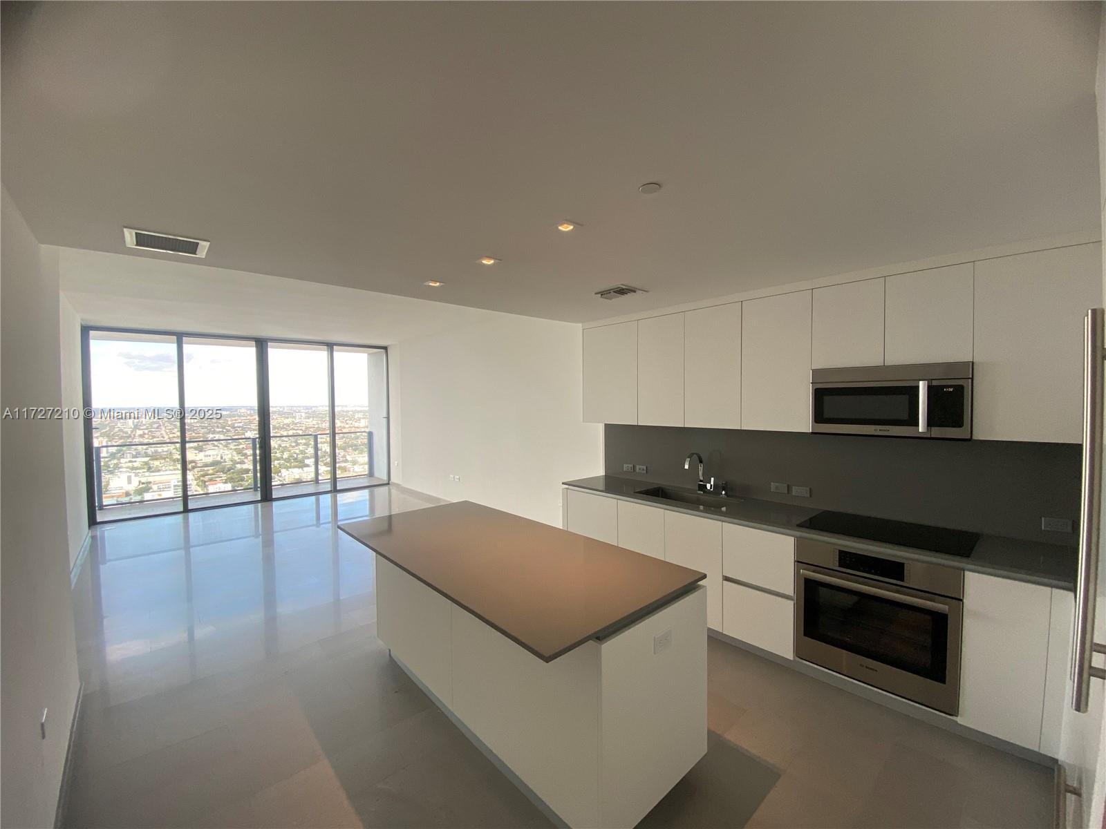88 SW 7th St #3708, Miami FL 33130