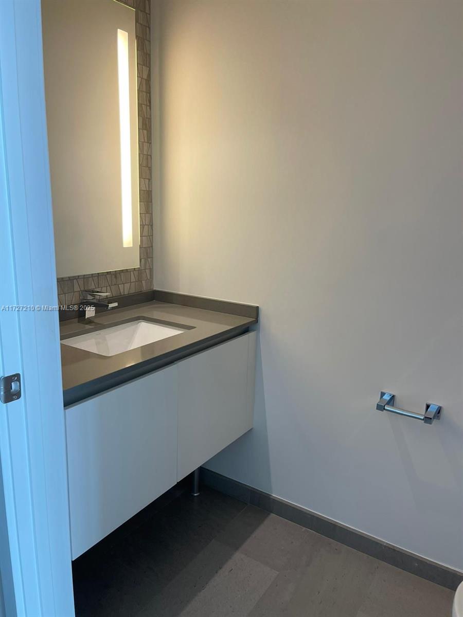 88 SW 7th St #3708, Miami FL 33130