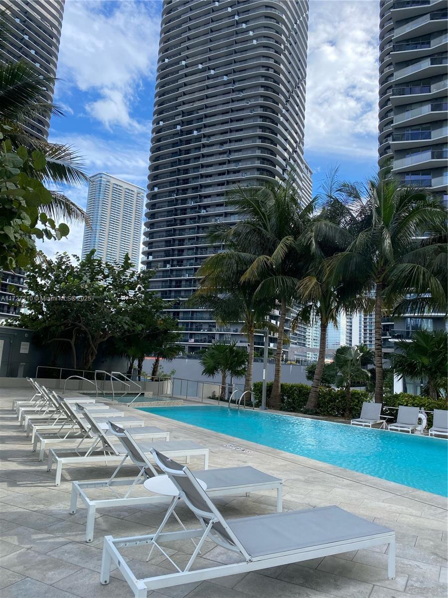 88 SW 7th St #3708, Miami FL 33130