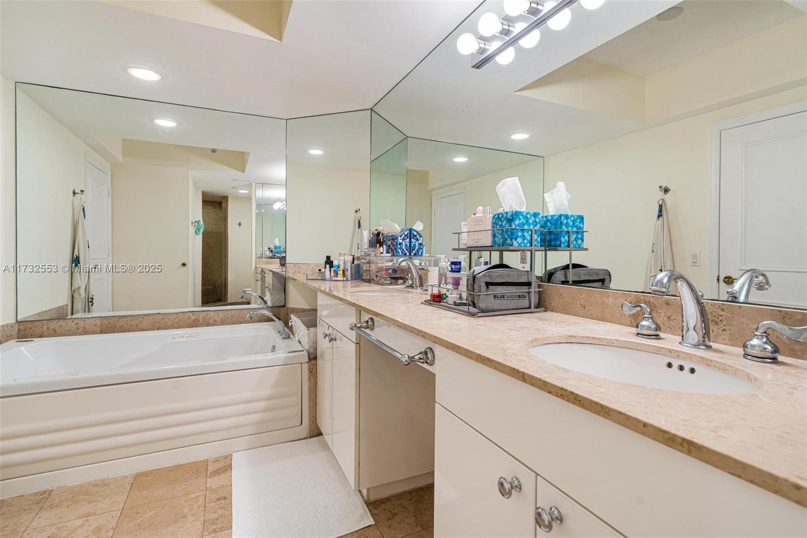 4779 Collins Ave #2305, Miami Beach FL 33140