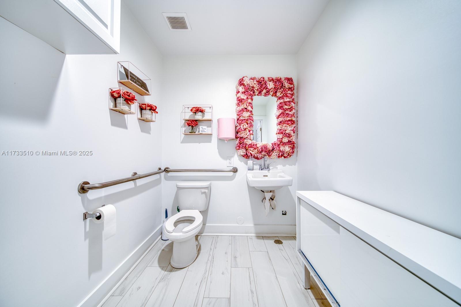 Nail Salon & Spa For Sale In Hialeah Gardens