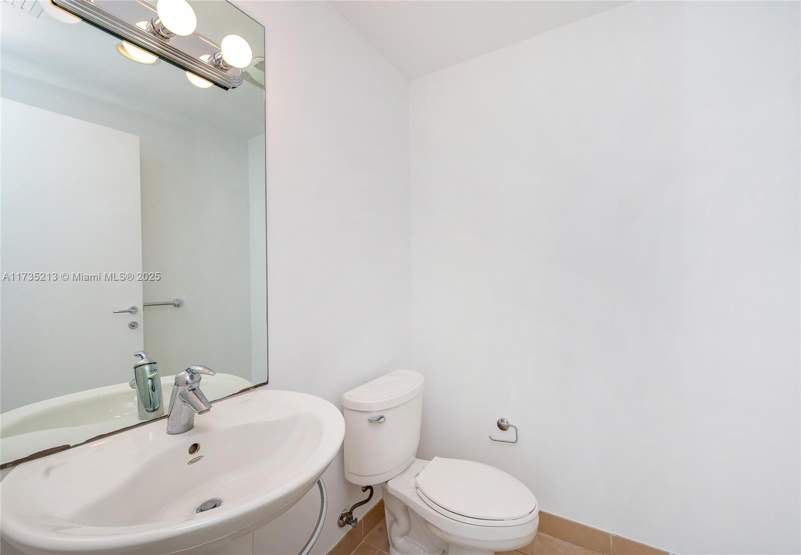 300 S Biscayne Blvd #T-1905, Miami FL 33131