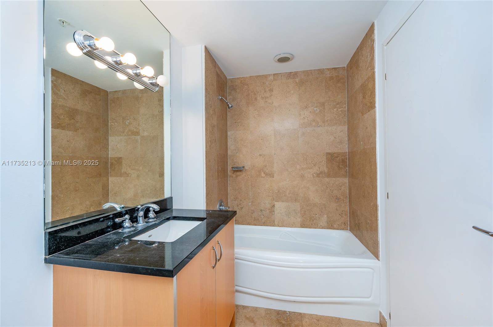 300 S Biscayne Blvd #T-1905, Miami FL 33131