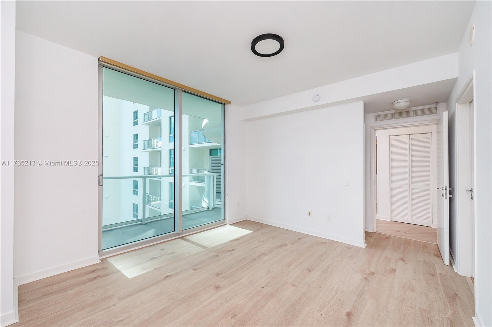 300 S Biscayne Blvd #T-1905, Miami FL 33131