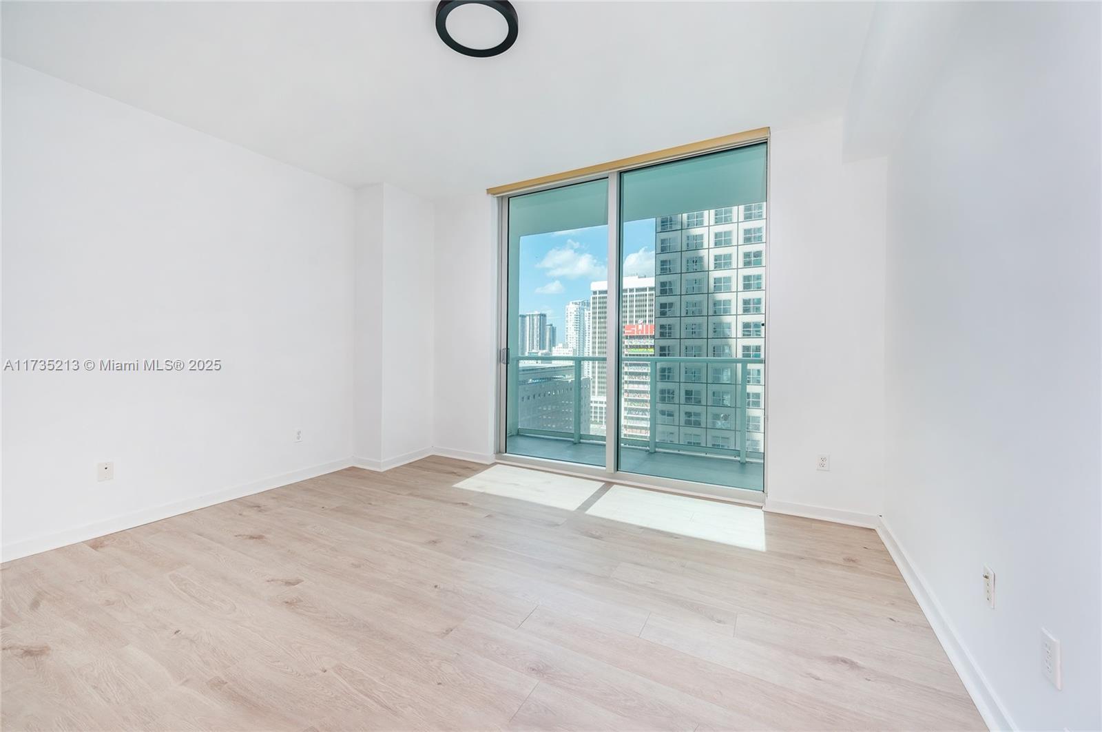300 S Biscayne Blvd #T-1905, Miami FL 33131