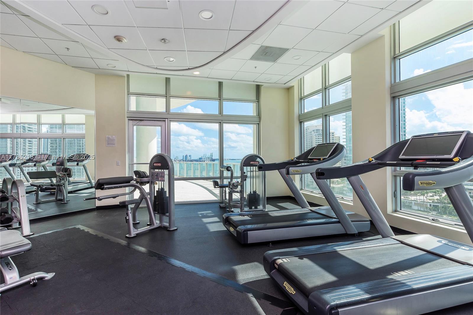300 S Biscayne Blvd #T-1905, Miami FL 33131