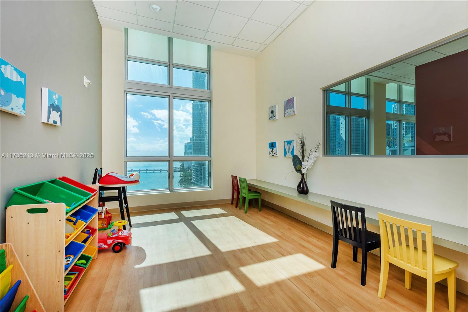 300 S Biscayne Blvd #T-1905, Miami FL 33131