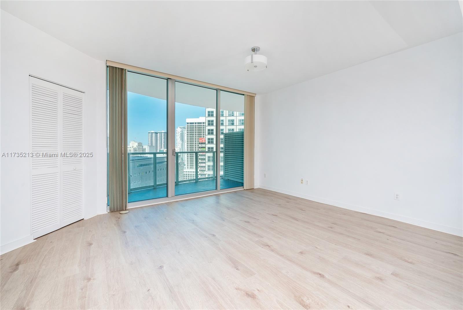 300 S Biscayne Blvd #T-1905, Miami FL 33131
