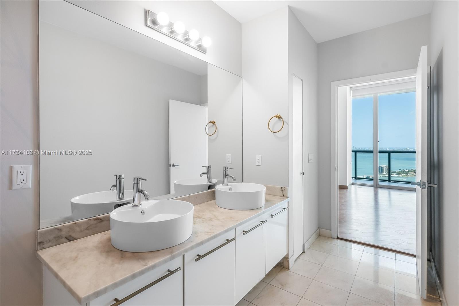 888 Biscayne Blvd #4810, Miami FL 33132