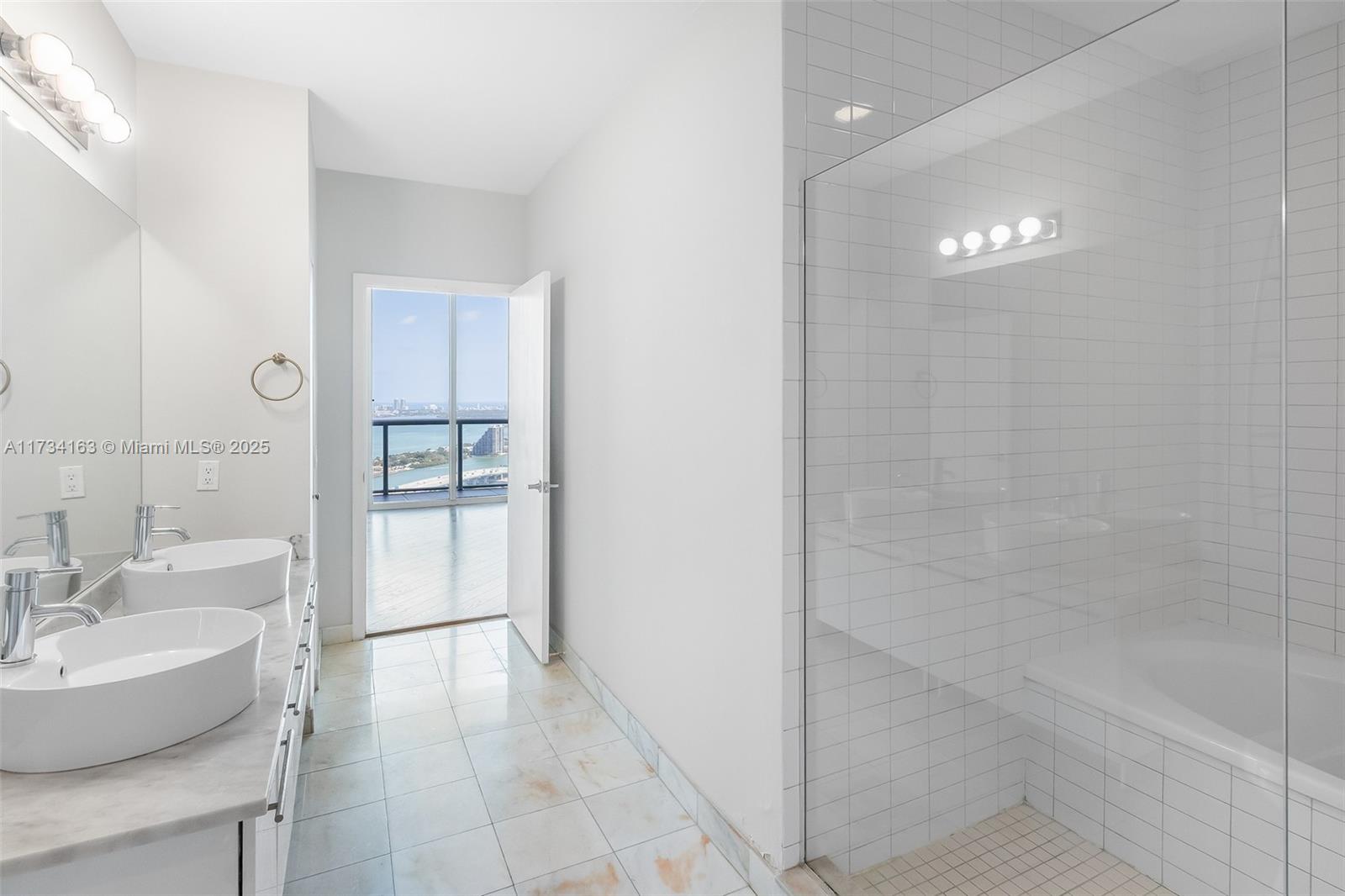 888 Biscayne Blvd #4810, Miami FL 33132