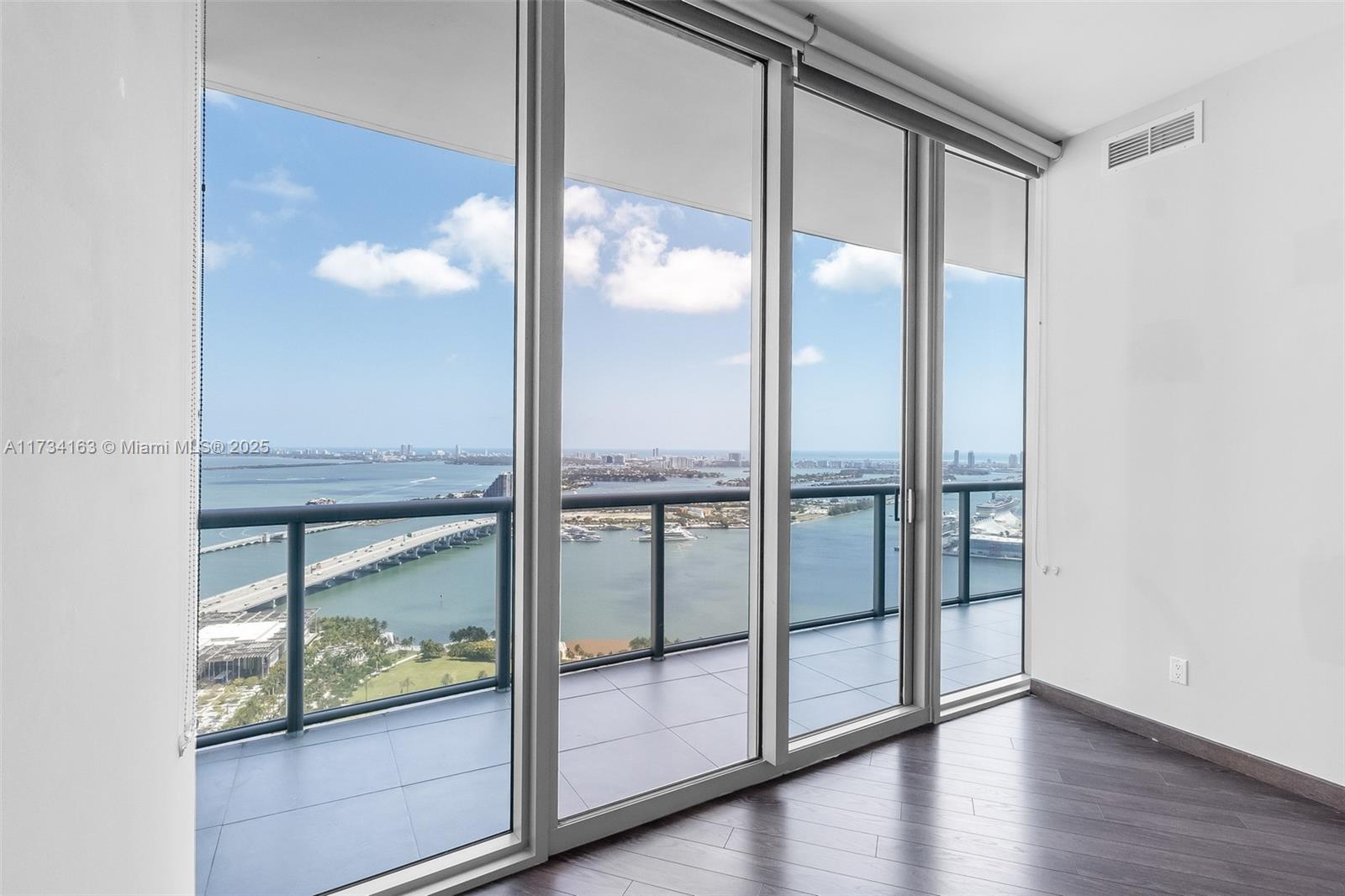 888 Biscayne Blvd #4810, Miami FL 33132