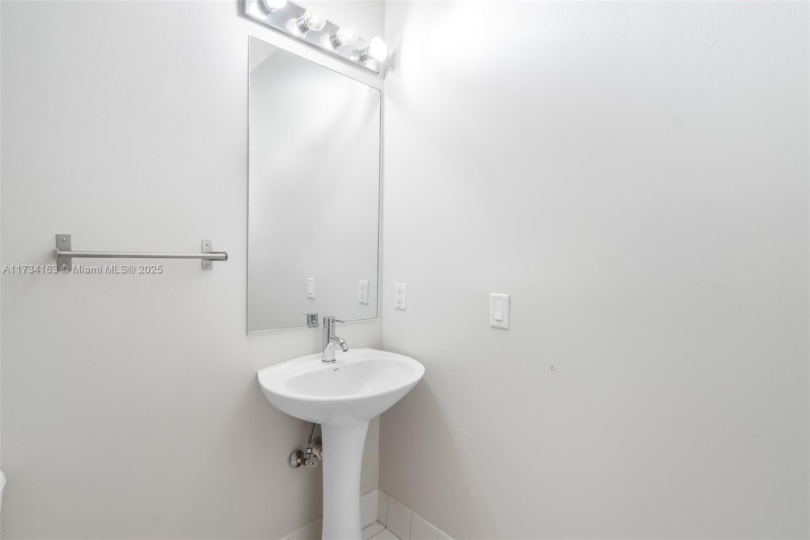 888 Biscayne Blvd #4810, Miami FL 33132