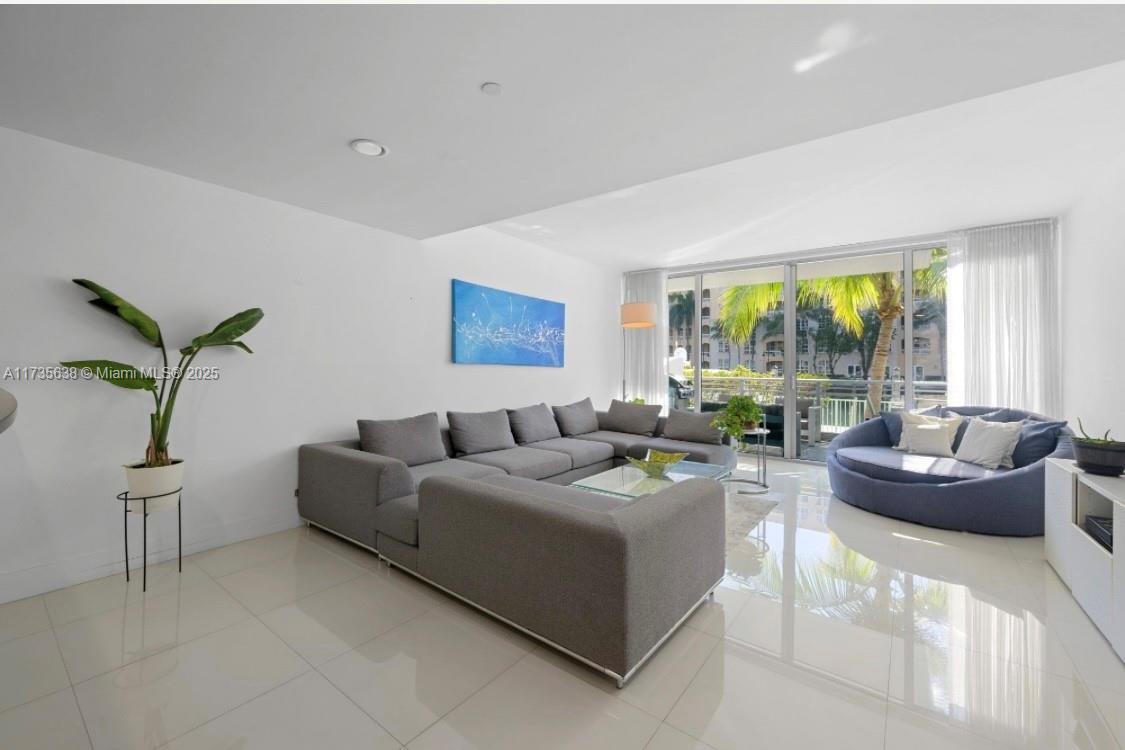 Condo for Sale in Aventura, FL