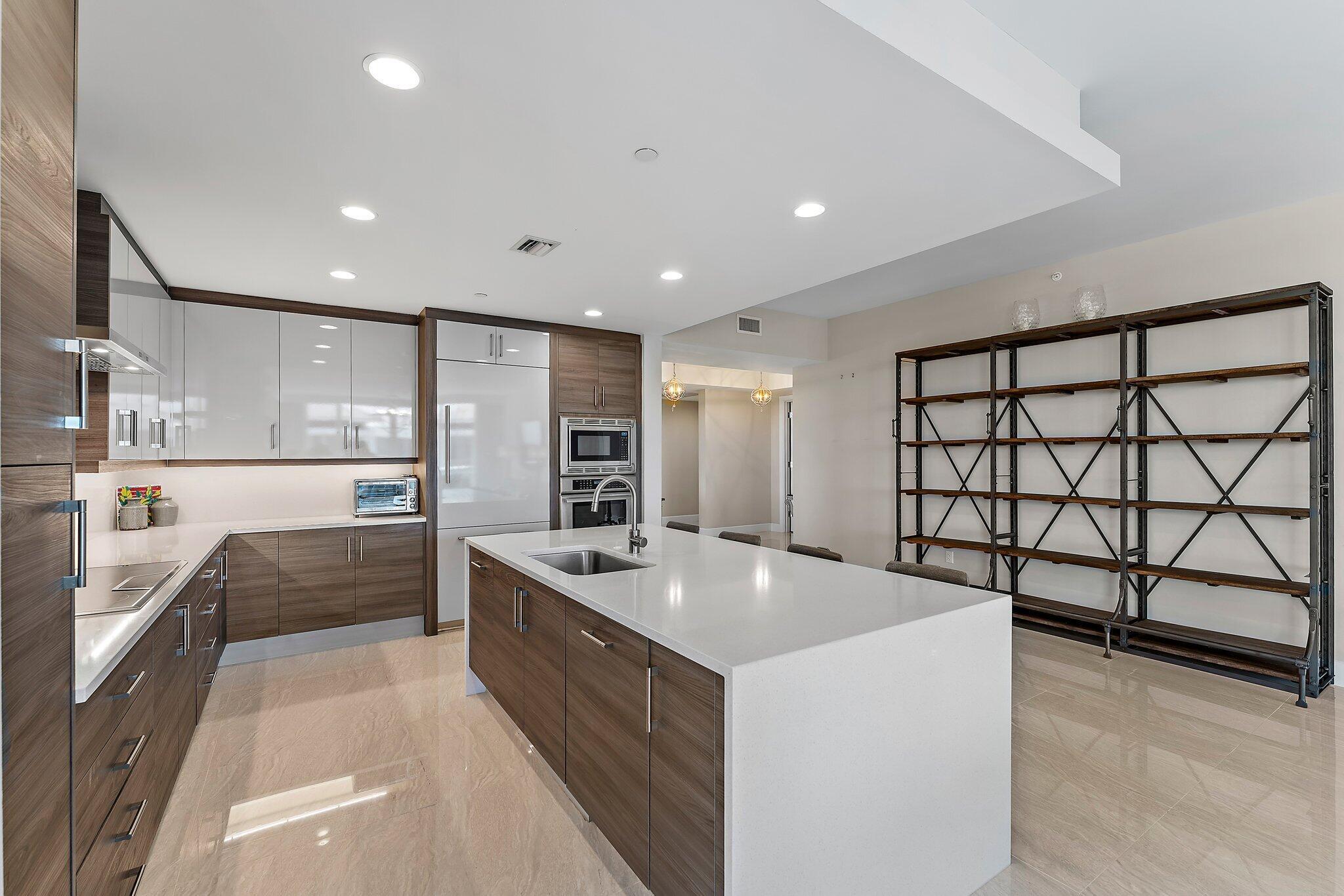 Image to showcase the property located at 2700 Donald Ross Road 501