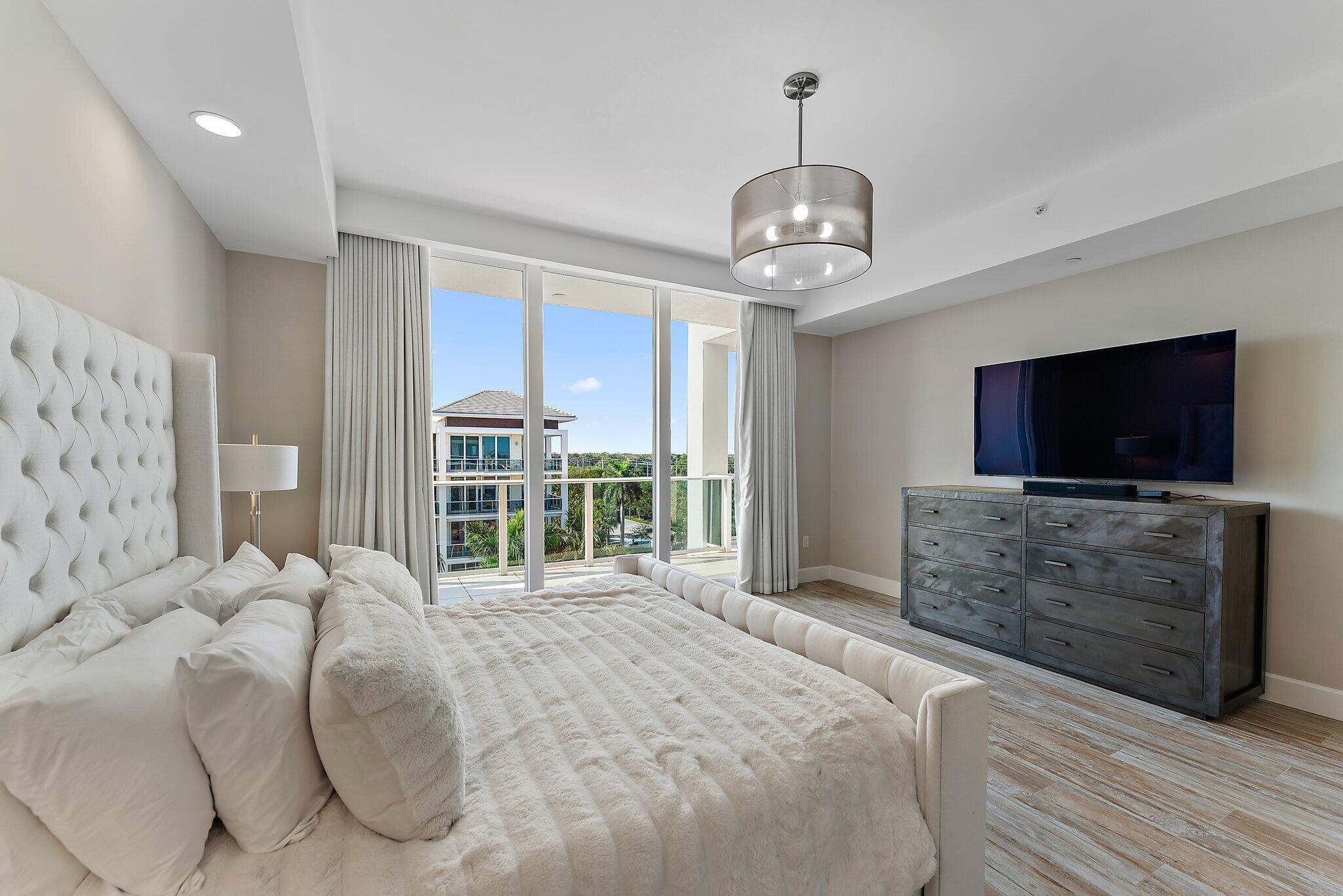 Image to showcase the property located at 2700 Donald Ross Road 501